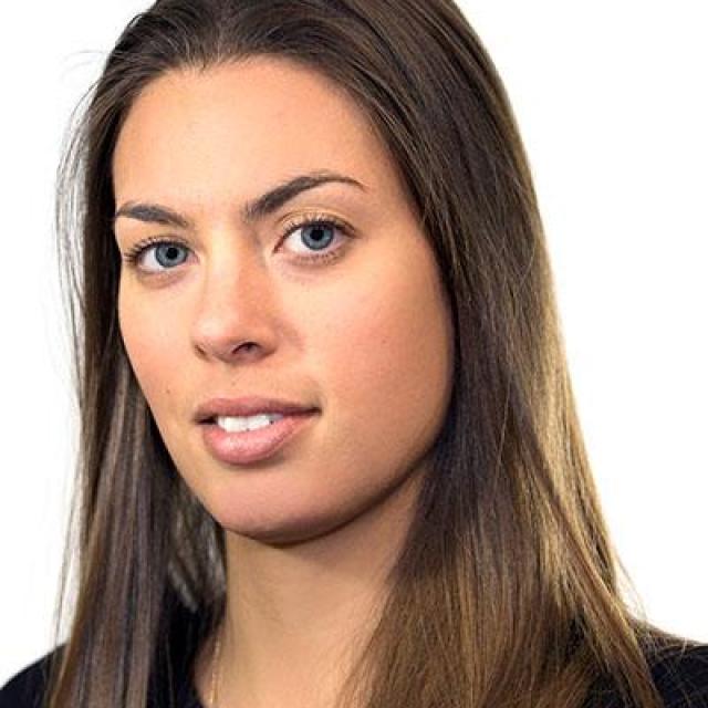 alexandra de vaux headshot